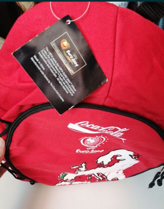 Mochila em tecido com publicidade da Coca-Cola, aquando do Euro 2004