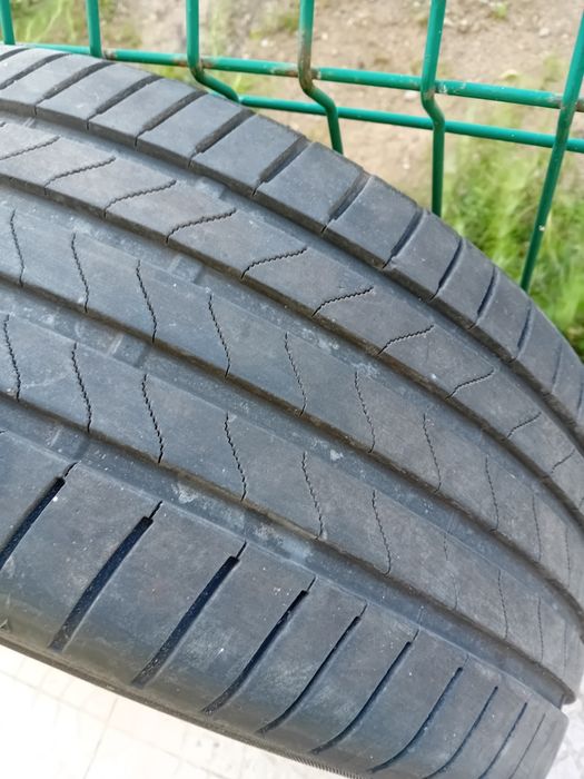Vendo pneu Bridgestone 225/45 17