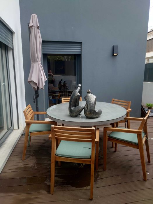 conjunto completo de jardim teca e concreto 5 cadeiras COMO NOVO