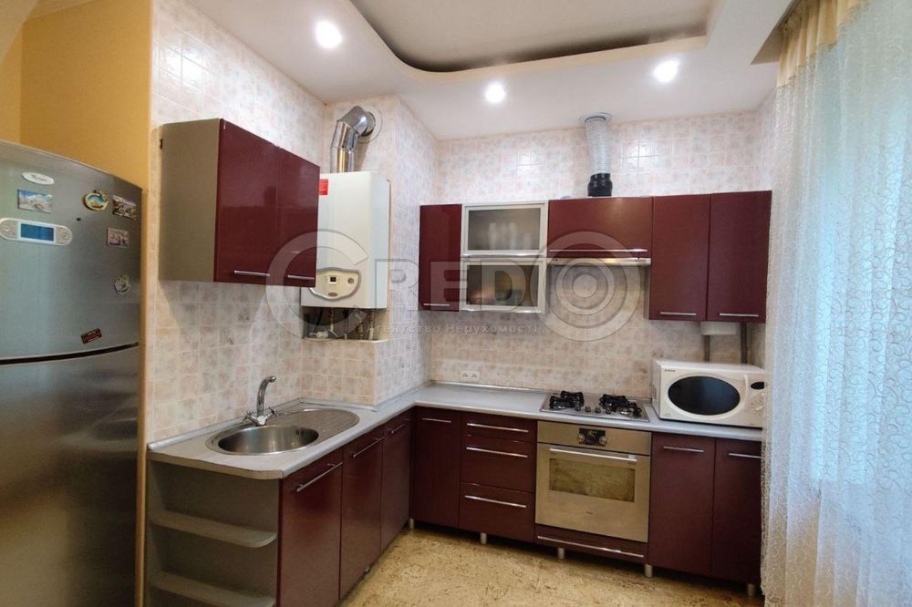 Продаж великої 3кімнатної квартири з "автономкою". Покровський район.