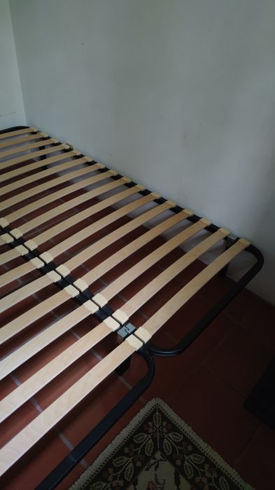 Estrado de ripas em madeira com pernas 1,60*2mt