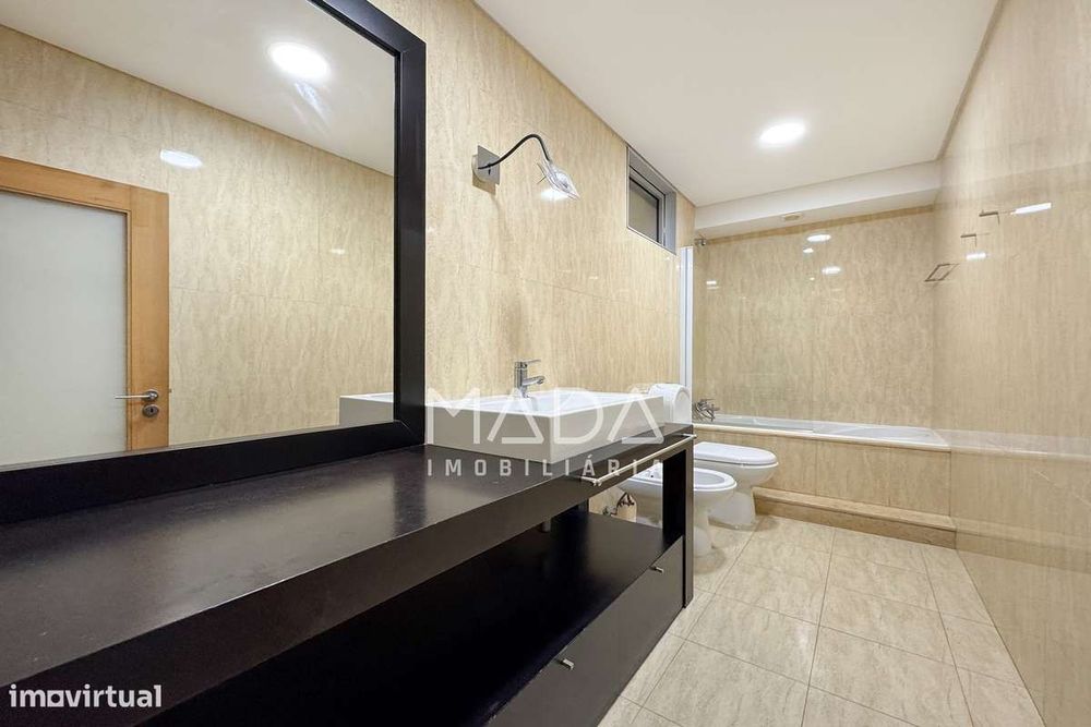 Apartamento T2+1 (último piso) c/sótão no centro histórico de Braga