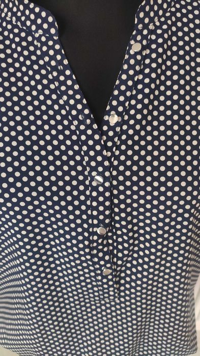 Bluzka bez rękawów w groszki
M / 38