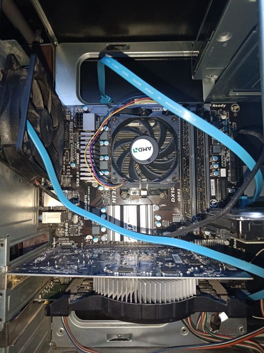 Komputer stacjonarny AMD Gigabyte DDR3 AMD Radeon PREZENT