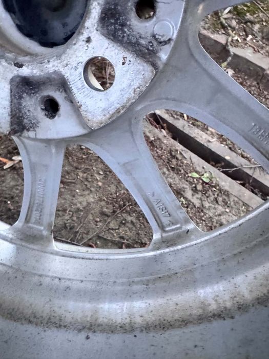Alufelgi z oponami zimowymi BMW