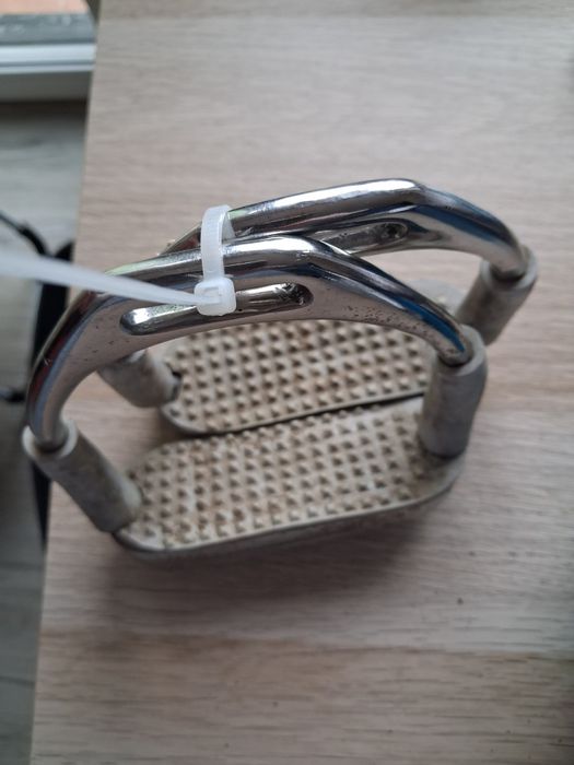 Strzemiona bezpieczne dla dorosłych