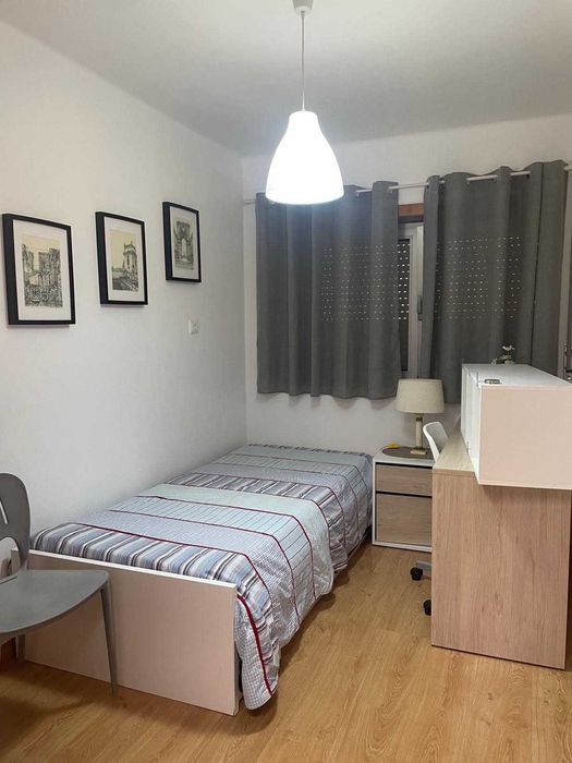 Quarto para arrendar em Coimbra no Bairro Norton de Matos, junto à rua do Brasil e á Estação do Metro