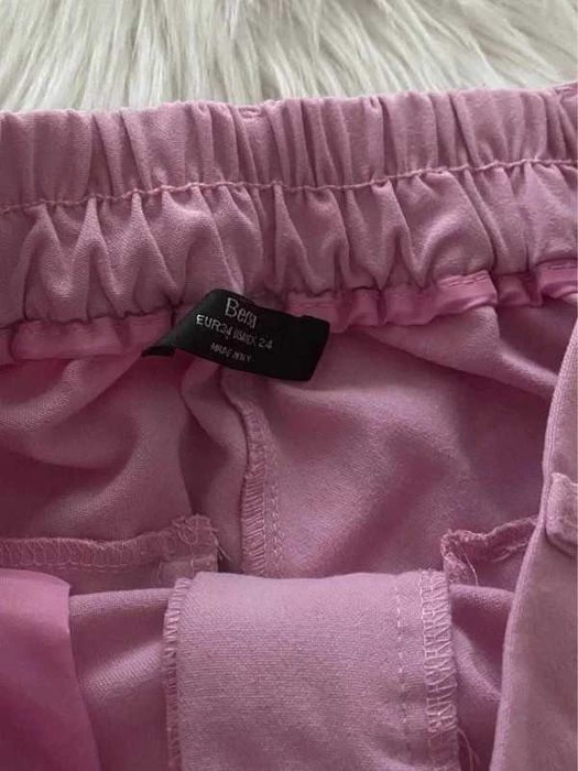 Różowe spodnie wysoki stan
