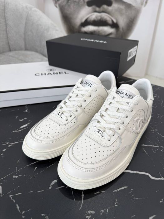 Шкіряні кеди кросівки білі жіночі бренд лого