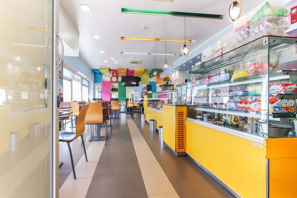 Trespassa-se restaurante e snack-bar em pleno funcionamento