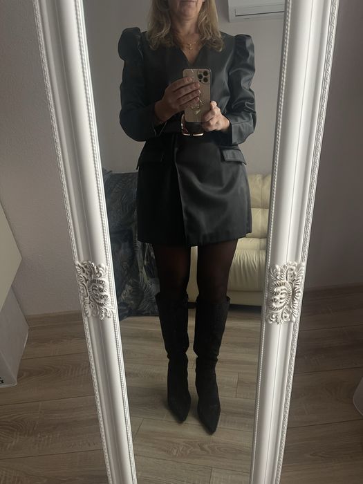 Платье из экокожи Zara, размер М.