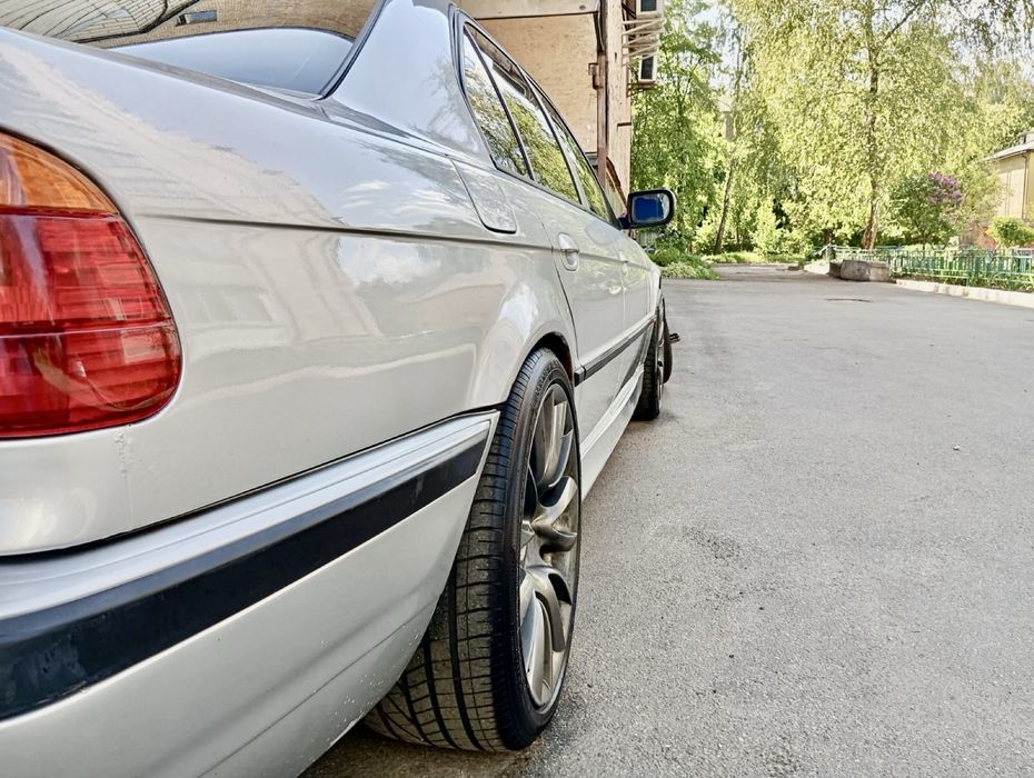 Продам BMW 7 Series E38 740i