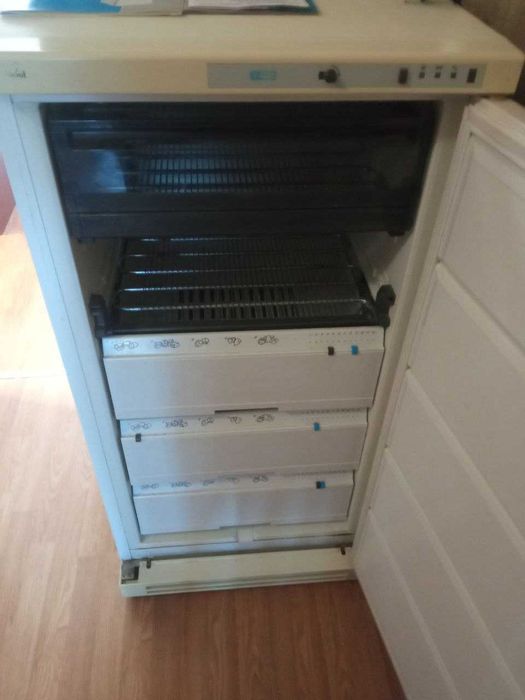 Морозильна камера Whirlpool