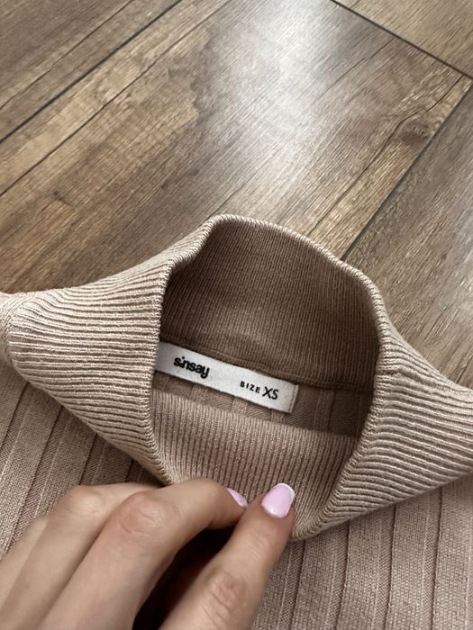 Golfik bezowy z guziczkami sinsay xs