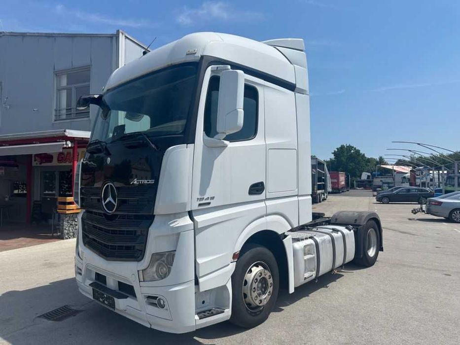 Mercedes-Benz Actros бампер разборка мерседес актрос шрот запчасти