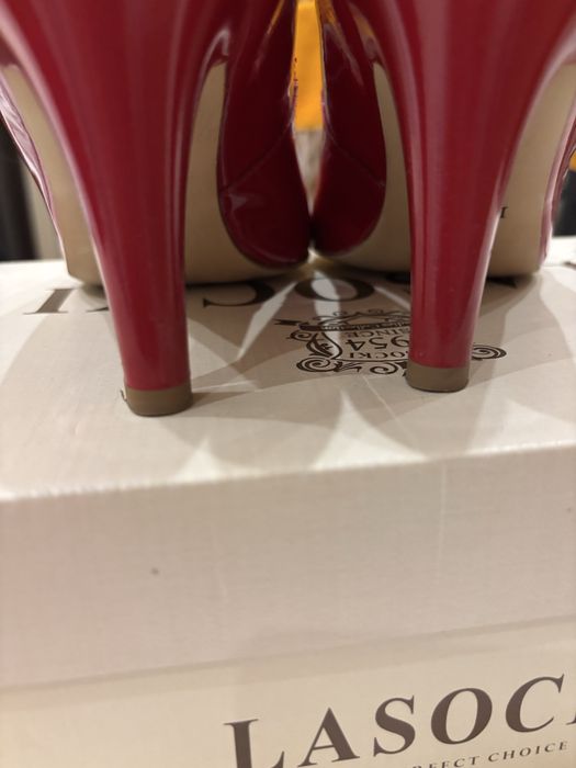 LASOCKI Skórzane lakierowane szpilki rozmiar 38