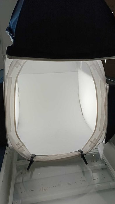 Studio fotografii bezcieniowej - stół, namiot bezcieniowy, oświetlenie