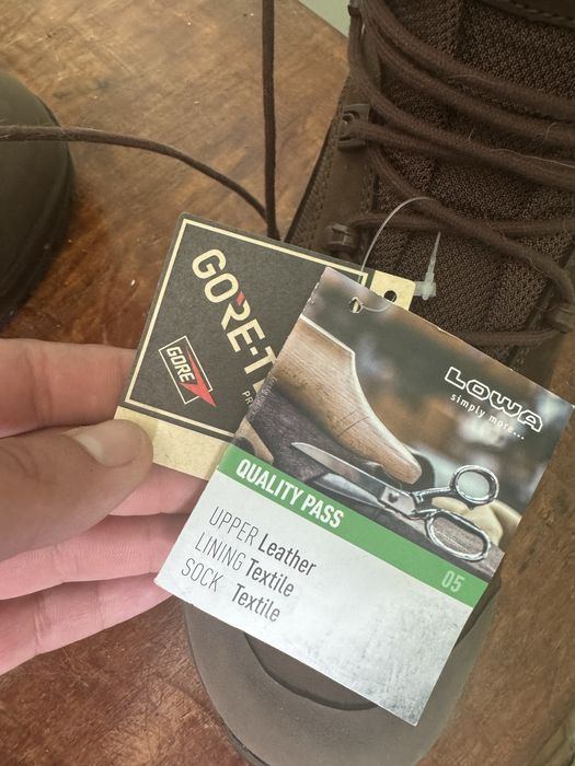 Берци черевики нові lowa breacher n gtx mid