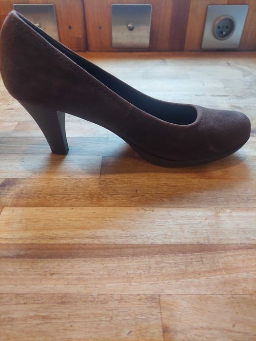 Zamszowe czółenka Tamaris, r. 39, czekoladowy brąz