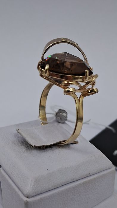 Золота каблучка з діамантами