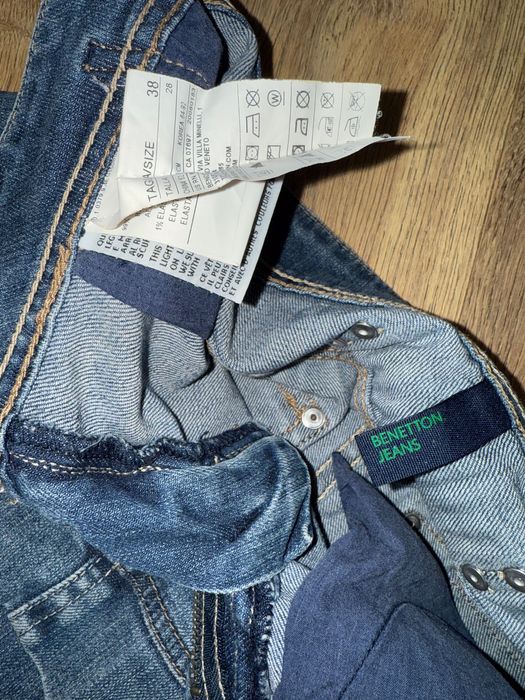 Коротка спідниця на низькій посадці