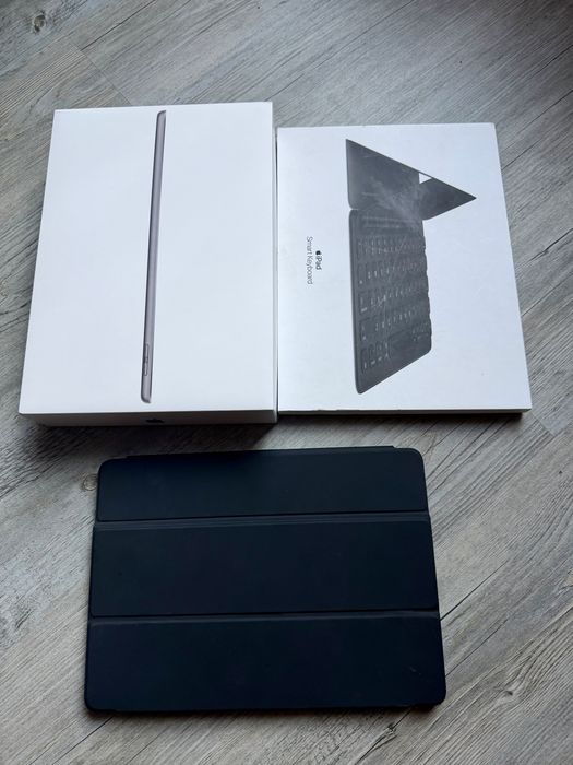 iPad (9th Generation) 64 GB Wi-Fi + Smart Keyboard (PT)