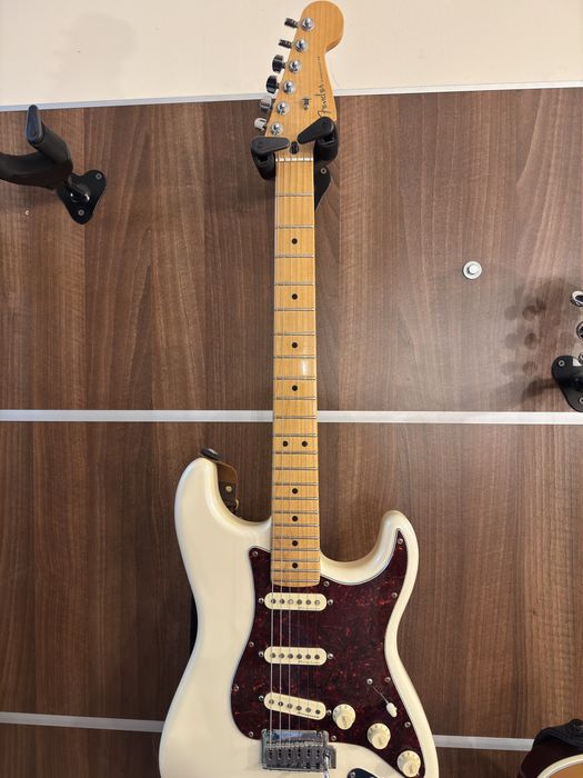 Fender stratocaster player plus