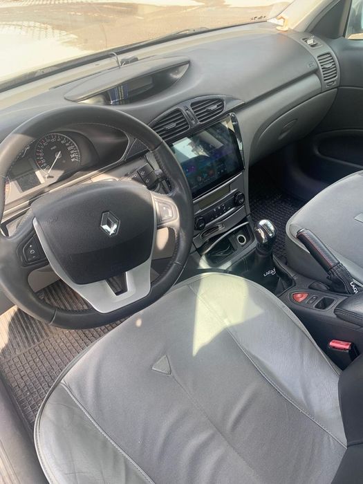 Машина Renault laguna 2
