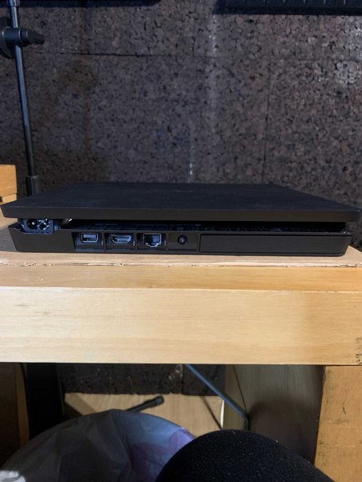 PS4 Slim CUH-2216A (500GB) + 2 Comandos + Jogos