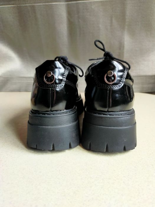 Buty Oksfordki loafersy trapery lakierki 37