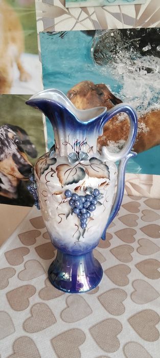 Керамический кувшин с лепниной