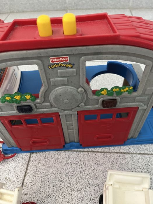 Fire Station / Fisher Price64730237623555121