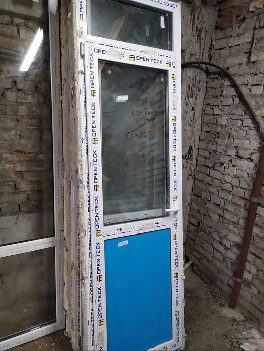 Металопластикові балконні двері – демонтовані з новобудов.