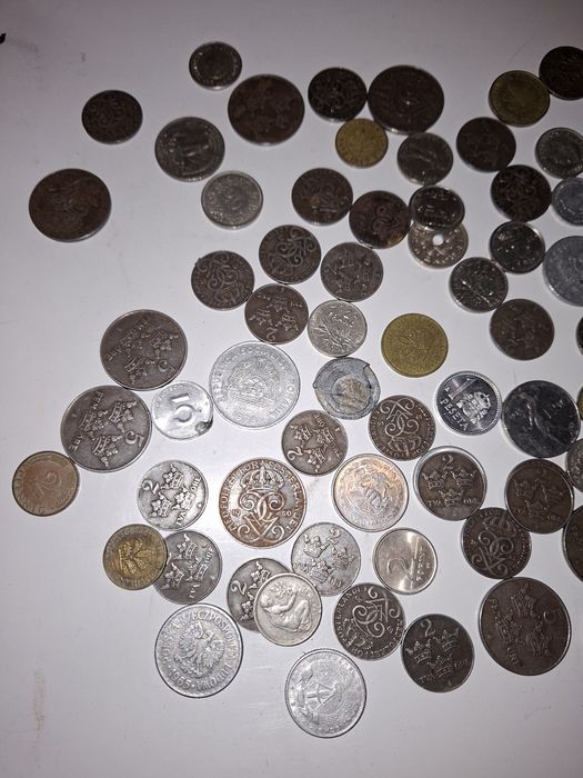 Mini kolekcja monet , 169szt. Metalowe pudelko