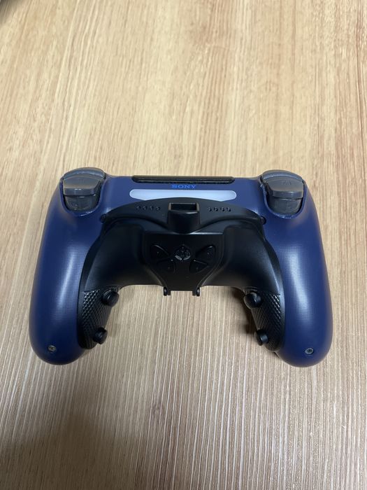 Comando playstation 4 com 4 botões traseiros em bom estado