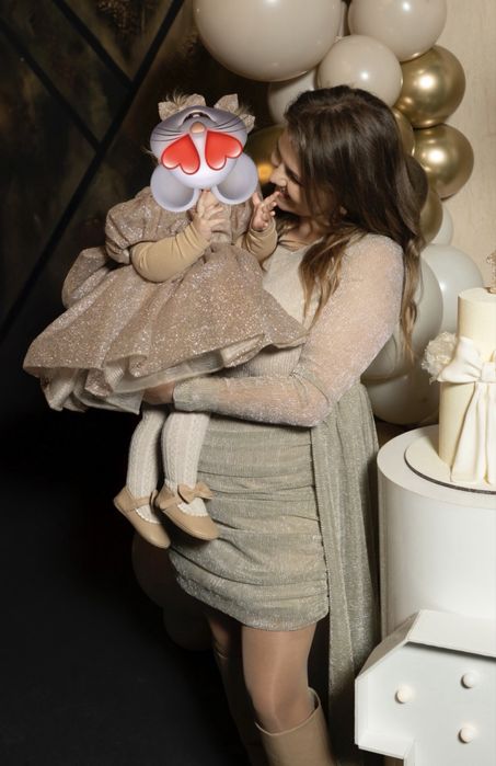 Продам святкову сукню на рочок півтора