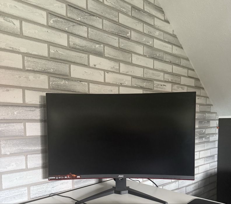 Monitor AOC 32 cale i Fotel Gamingowy LED