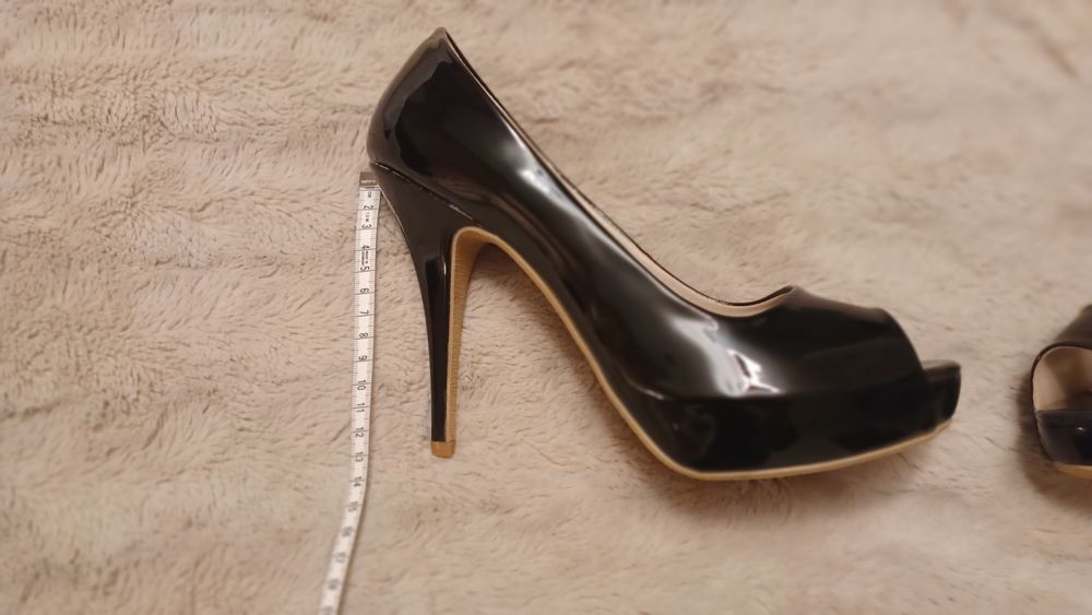 Nowe czarne szpilki lakierowane z odrytym palcem 41