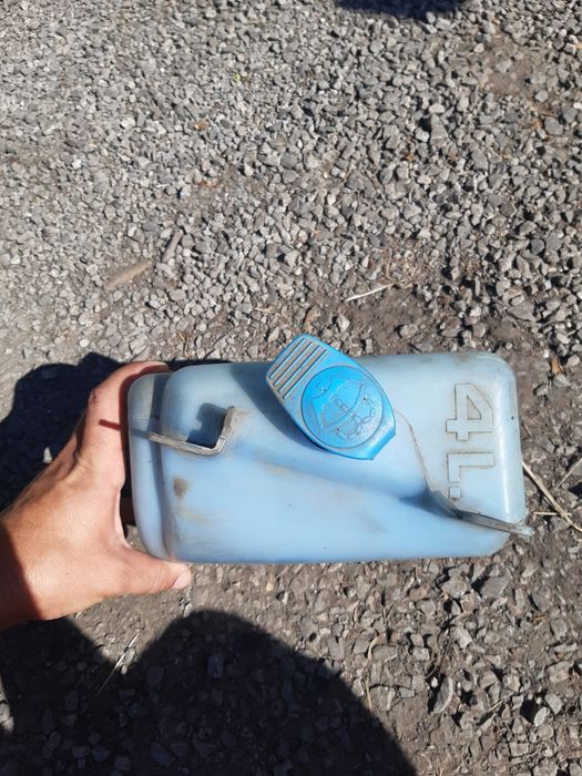 Бачок склоомивача на гольф 3