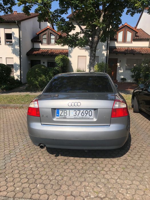 Samochód Audi A4b6 benzyna.