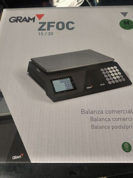 Vendo balança nova na caixa