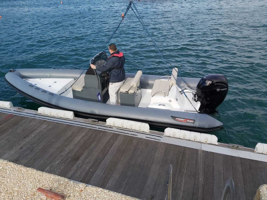 Semi-rígido Hydrosport 6,5m + Suzuki 140 + atrelado, novo, retomas