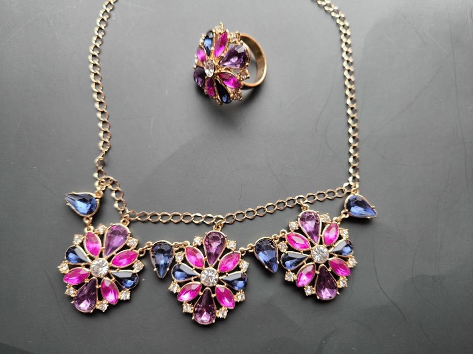 Комплект біжутерії. Кольє квітки.