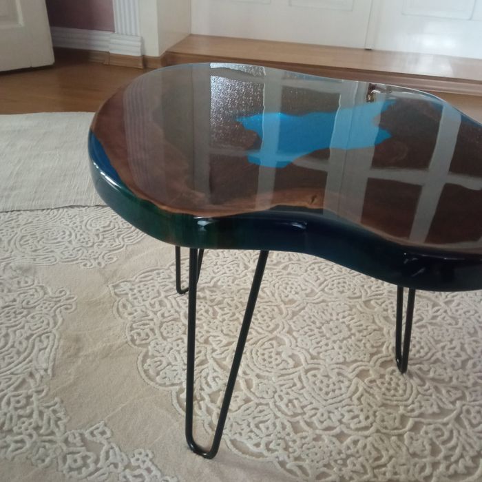 Пропонную кухонні, кофейні столи.