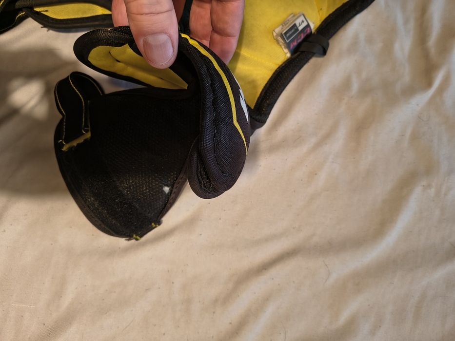 Naramienniki , bodiki hokejowe CCM 3092 dziecięce