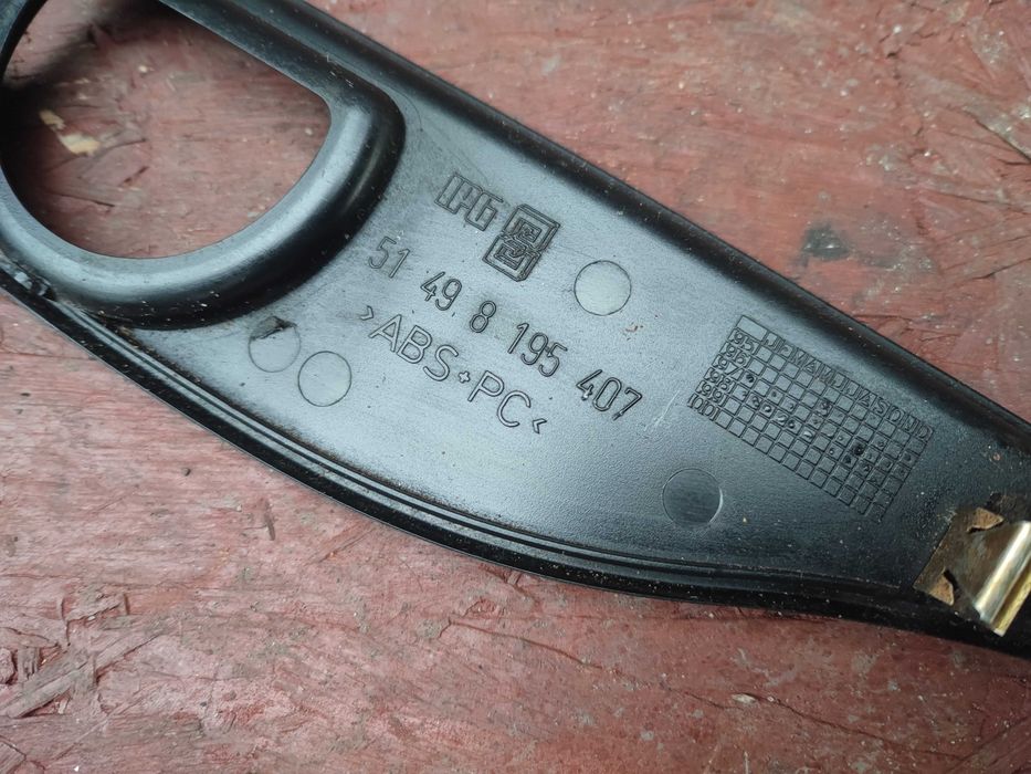 BMW E39 TOURING / KOMBI ORYGINALNA Zaślepka silniczka klapy bagażnika