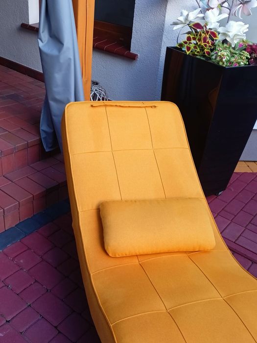 Szezlong , piękny fotel musztardowy