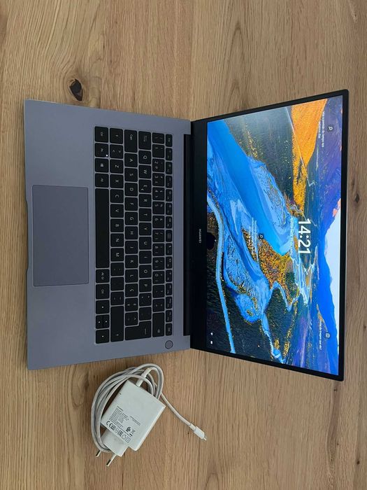 PC HUAWEI em Ótimo Estado + Rato HUAWEI