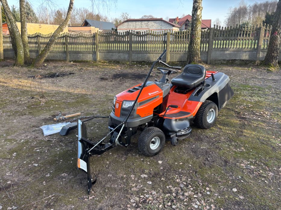 Kosiarka traktorek Husqvarna TC 138 z 2018r. / pług do śniegu