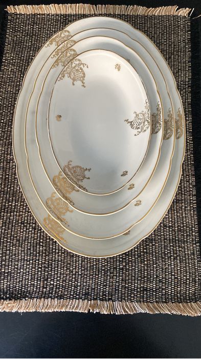 Servico de jantar pintado a ouro “Candal”